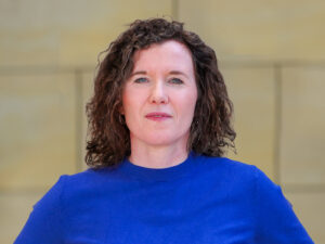 Portrait Bild von Dr. Julia Höller