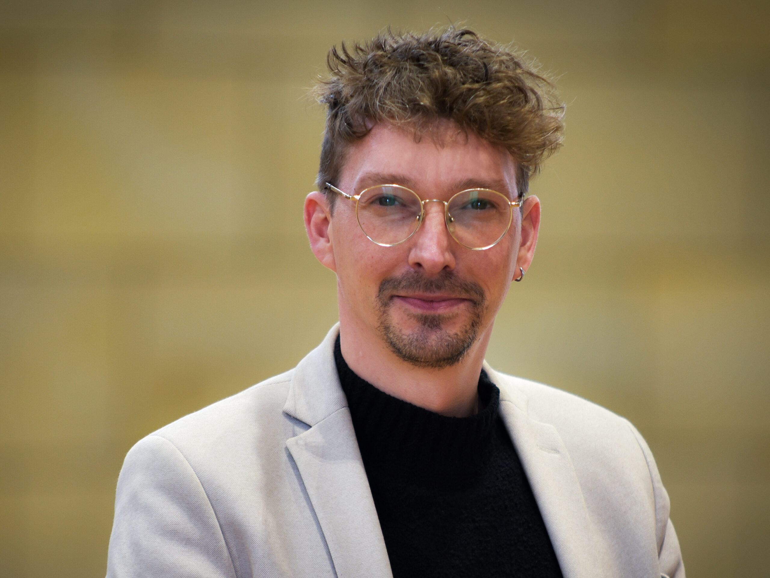 Portrait Dennis Sonne