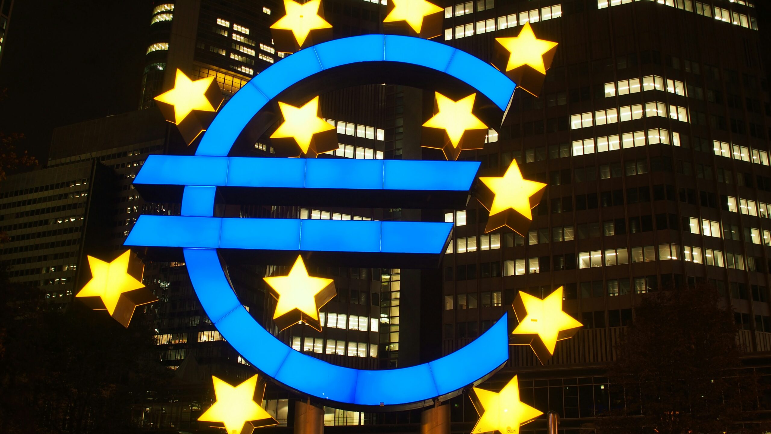 Euro pa by brunoneurath/uznsplash